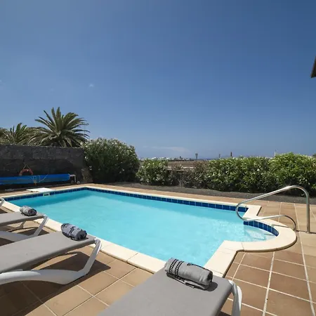Exquisite Lanzarote | Stella Lucente | 2 Bedrooms | Private Pool & Enchanted Terrace | 别墅