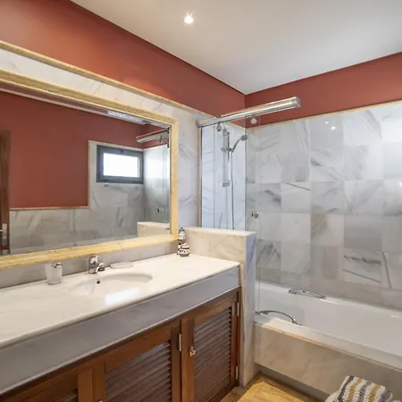别墅 Exquisite Lanzarote | Stella Lucente | 2 Bedrooms | Private Pool & Enchanted Terrace | 普拉亚布兰卡