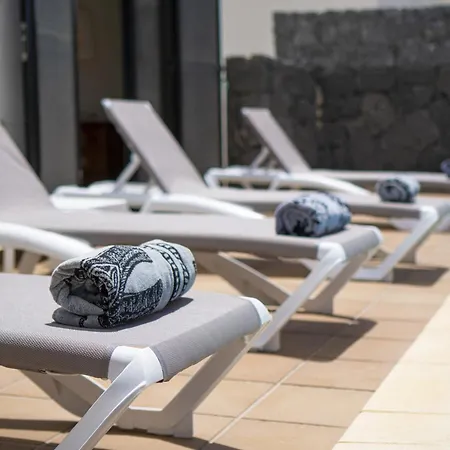 别墅 Exquisite Lanzarote | Stella Lucente | 2 Bedrooms | Private Pool & Enchanted Terrace | 普拉亚布兰卡