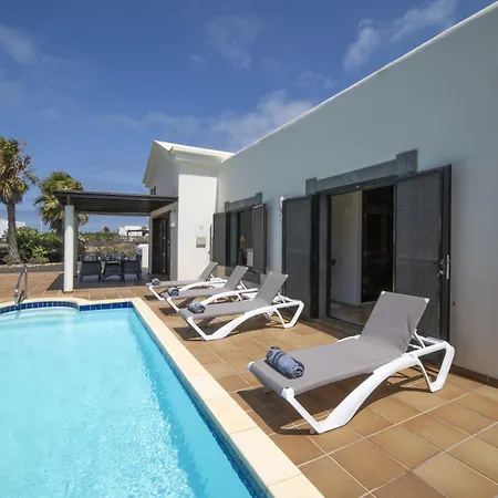 别墅 Exquisite Lanzarote | Stella Lucente | 2 Bedrooms | Private Pool & Enchanted Terrace |