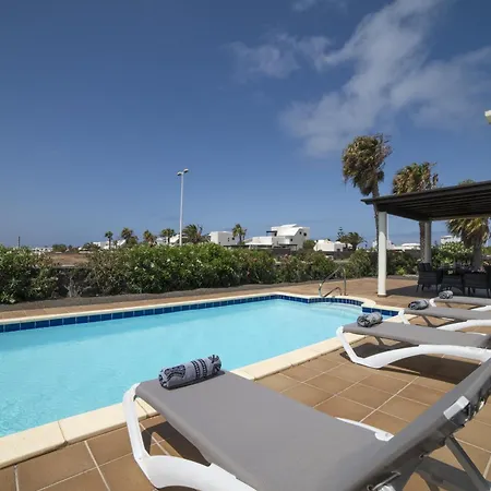 别墅 Exquisite Lanzarote | Stella Lucente | 2 Bedrooms | Private Pool & Enchanted Terrace | 普拉亚布兰卡