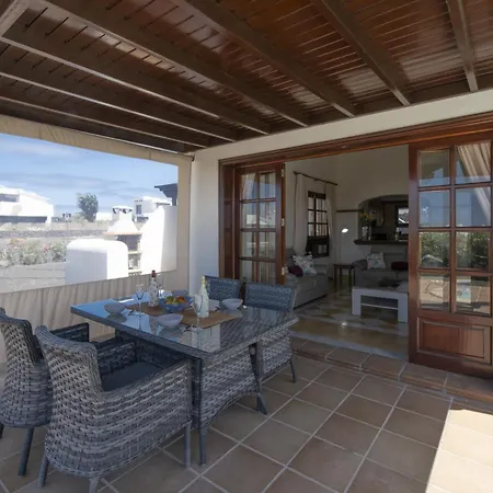 Exquisite Lanzarote | Stella Lucente | 2 Bedrooms | Private Pool & Enchanted Terrace | 别墅 普拉亚布兰卡