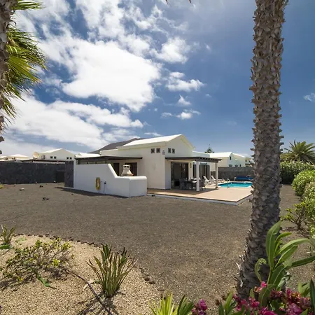 Exquisite Lanzarote | Stella Lucente | 2 Bedrooms | Private Pool & Enchanted Terrace | * 普拉亚布兰卡